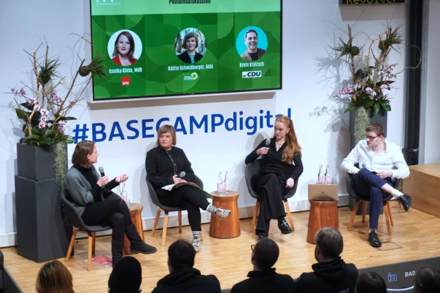 📢 Am 05.02. war es endlich so weit: Unsere Podiumsdiskussion zur Bundestagswahl fand statt! Trotz einiger Hürden – von Location-Problemen bis hin zu spontanen Absagen der CDU & Linken – war der Abend ein voller Erfolg. 🚀  Gemeinsam mit Annika Klose (SPD) und Katrin Schmidberger (Die Grünen) haben wir über die Zukunft der Sozialpolitik diskutiert – spannend, kontrovers und wichtig! 💬✨  Ein riesiges Dankeschön an alle, die dabei waren, mitdiskutiert und Fragen gestellt haben! 🙌 Und natürlich auch an alle Mitwirkenden und diejenigen, die den kurzfristigen Raumwechsel ermöglicht haben – ohne Sie wäre dieser Abend nicht möglich gewesen!